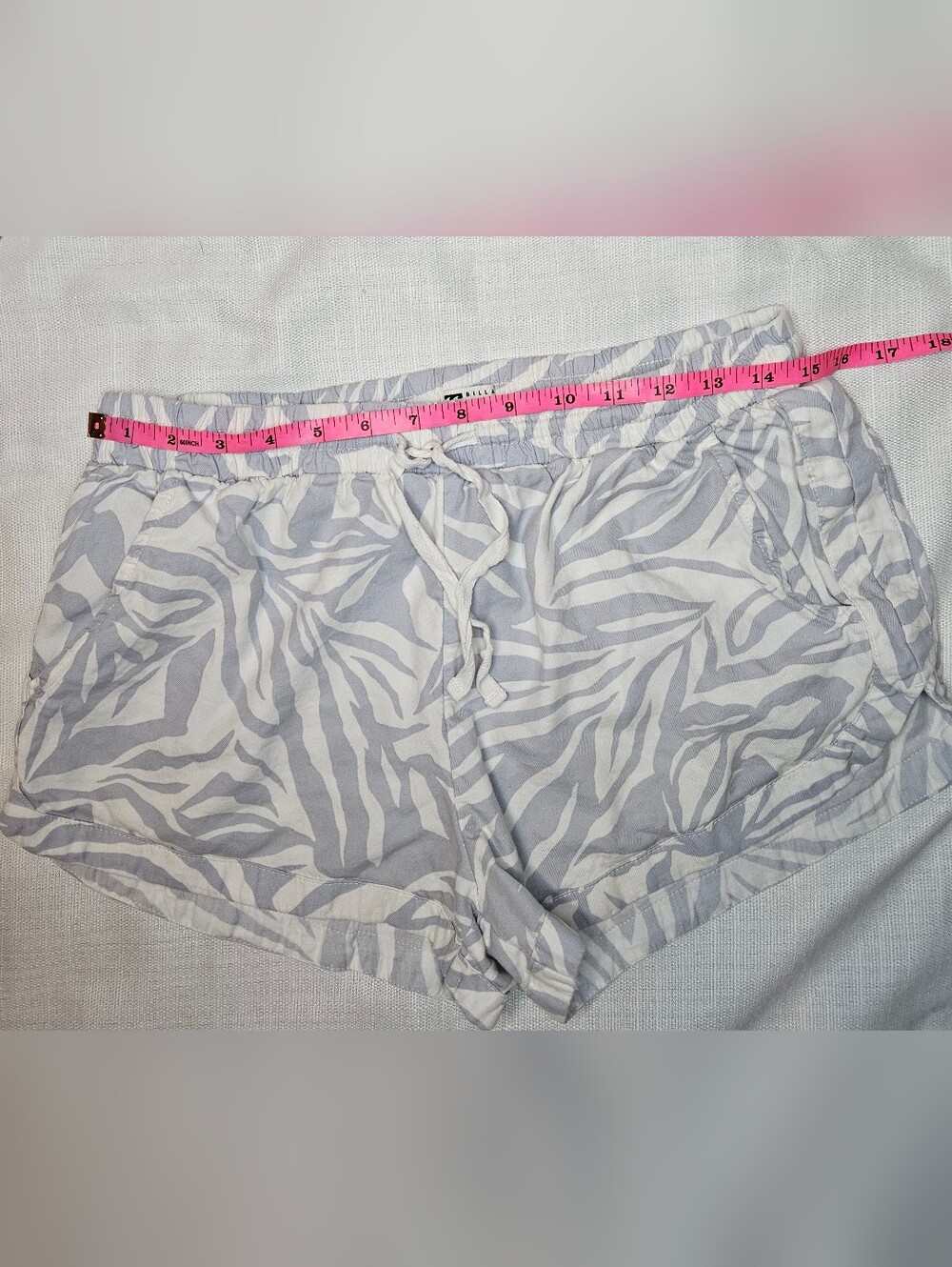 Billabong Zebra Print Pull On Beach Shorts Grey White Size Large EUC - Picture 8 of 11